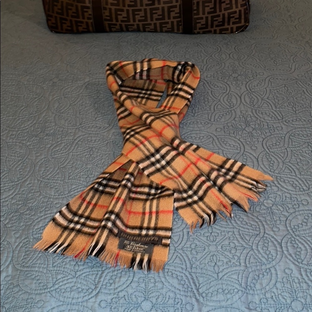 Burberry scarve